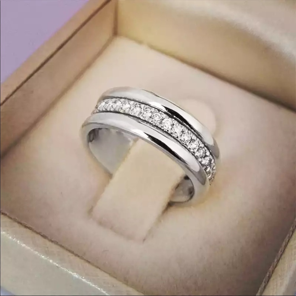 New 925 Silver Beautiful Round Diamond Ring - Picture 1 of 1